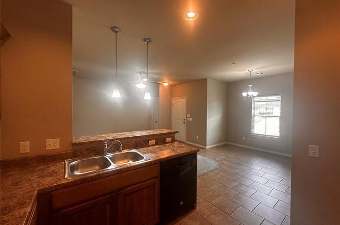 1/1 Townhome in OKC! property image